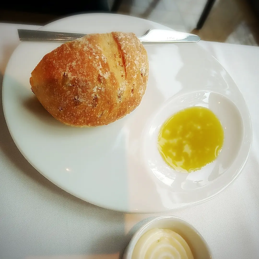 アルカナ東京のランチ、パン