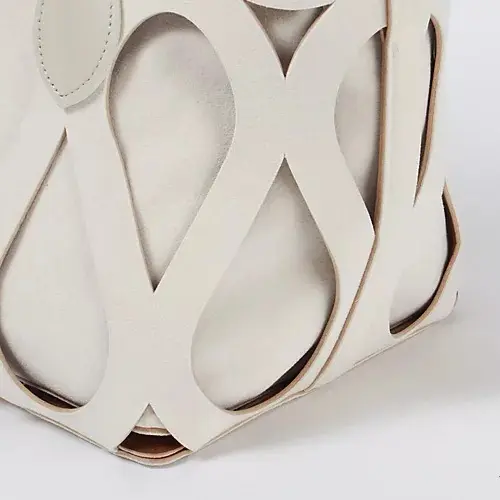 シンプルスタイルに靴&バッグの“ひと味”の画像_9