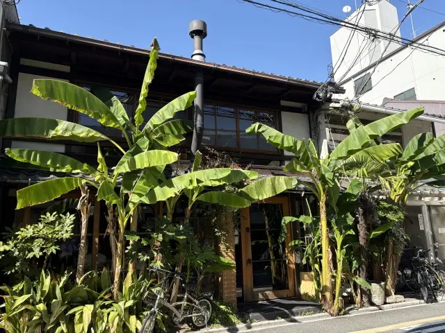 「ユニクロの白シャツで楽しむ、京都カフェの画像_12