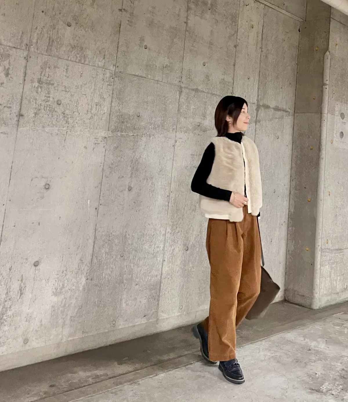 UNIQLOタートルにコーデュロイパンツの画像_1