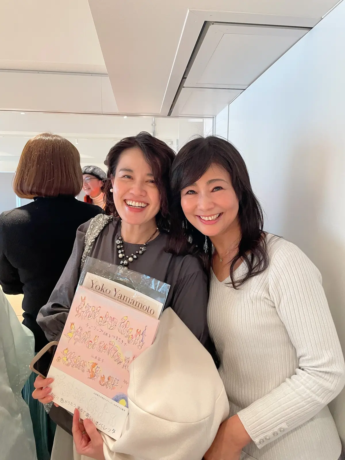 ニット、シルバーニット、グレーニット、ラメニット、Knit、m.f.editorial 、スカート、チュールスカート、Skirt、eclat premium 、バッグ、カゴバッグ、羽バッグ、Bag、Fuang Fa 、ジュエリー、ペンダント、ダイヤ、ダイヤモンド、ダイヤのペンダント、一粒ダイヤのペンダント、リング、ピンキーリング、Pendant &Pinky Ring、Jusail、ジュセール、ジュエルミネ、Jマダム、とも子、華組、水口宜子