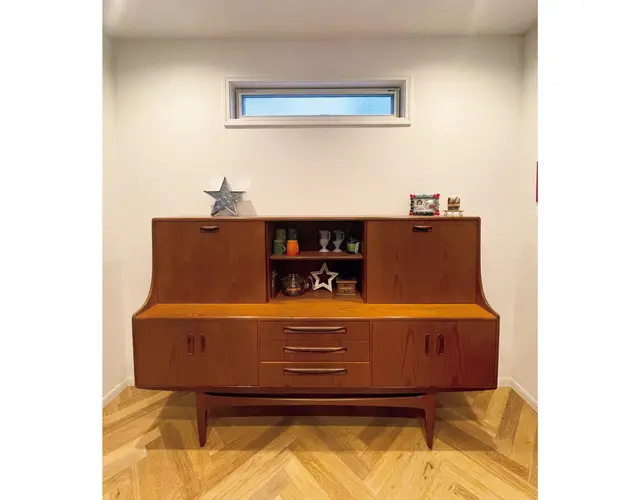 アンティークショップの倉庫で見つけてひと目惚れ。