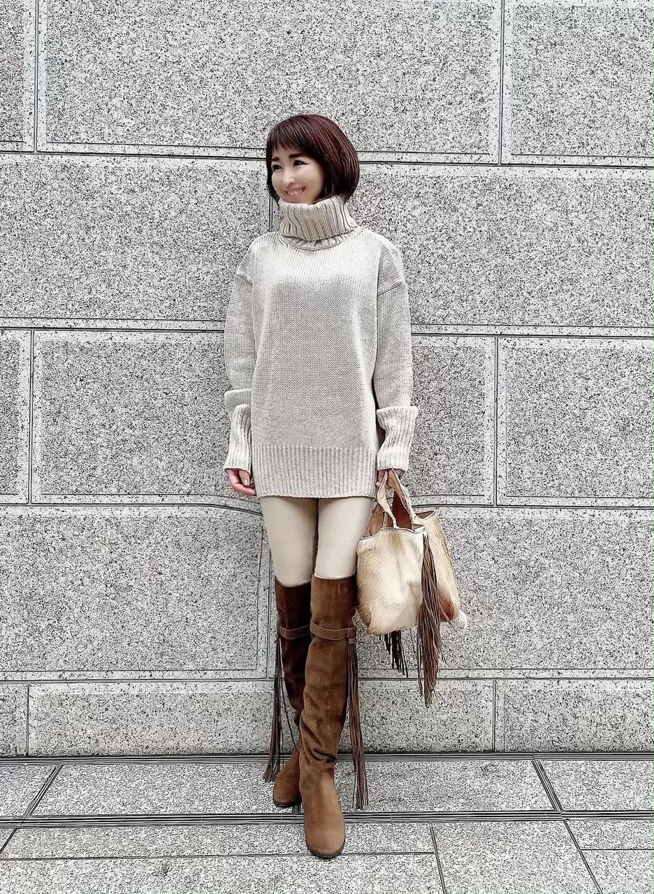 タートルネックのニットコーデ