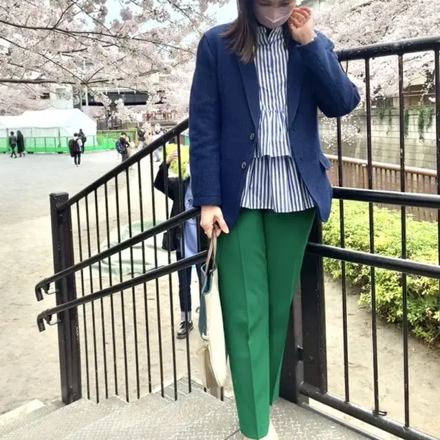 今日のコーデ。ZARAのグリーンパンツ