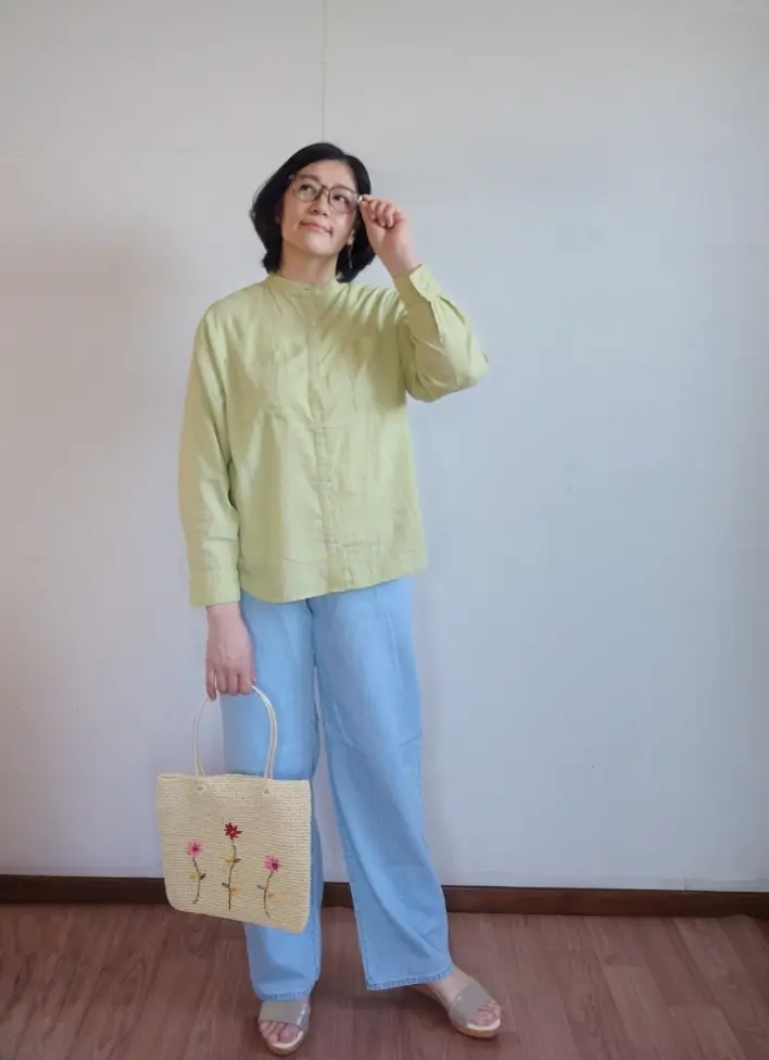 ライムグリーンシャツ全身②