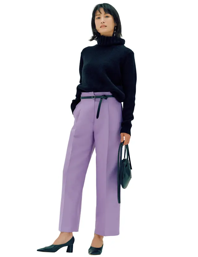 いつものコーデに細ベルトをプラスして脚長効果！今風なおしゃれアクセントにも