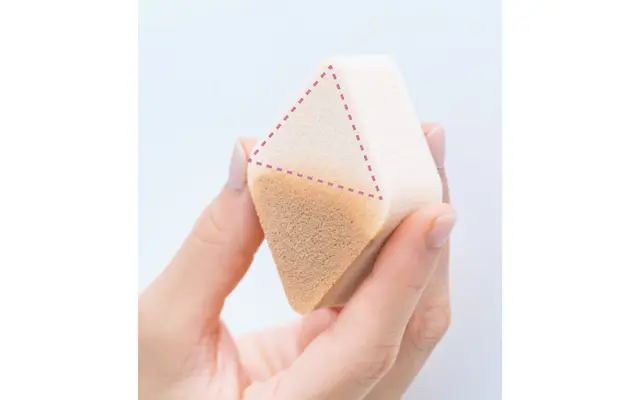 スポンジのきれいな面を使う