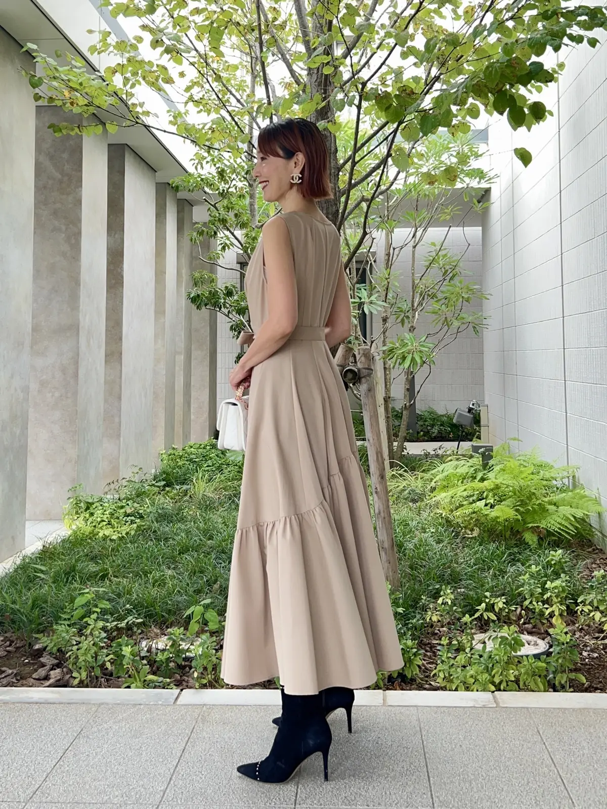 ベージュのロングジレ着回しコーデの画像_2