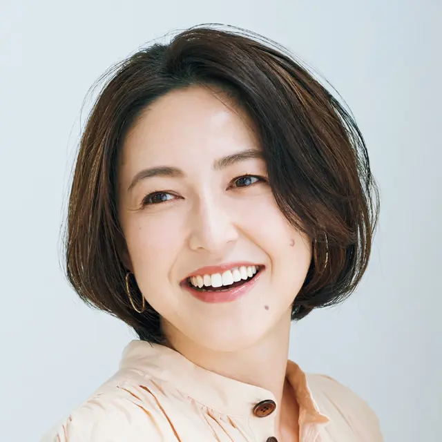 レイヤーとローライトカラーで自然な立体感を生み出すボブヘア【50代髪型・ヘアスタイル】