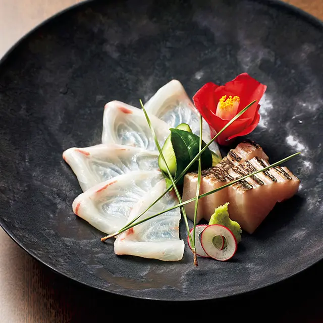 お造りはその日水揚げされた新鮮な魚を、盛り合わせに。