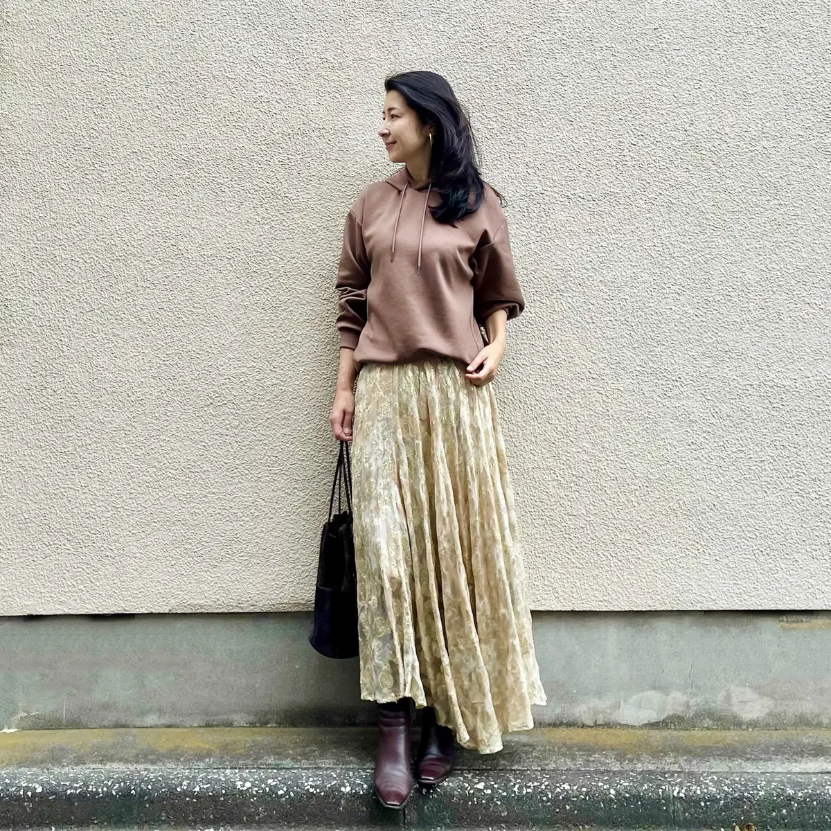 GUパーカーにロングスカートに合わせて