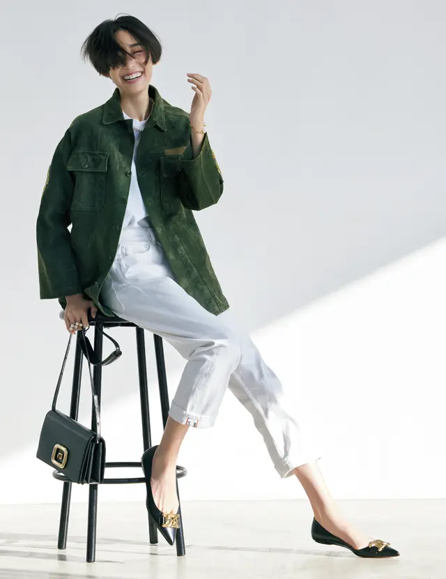 主張のある“黒”のパンプスのLIZA