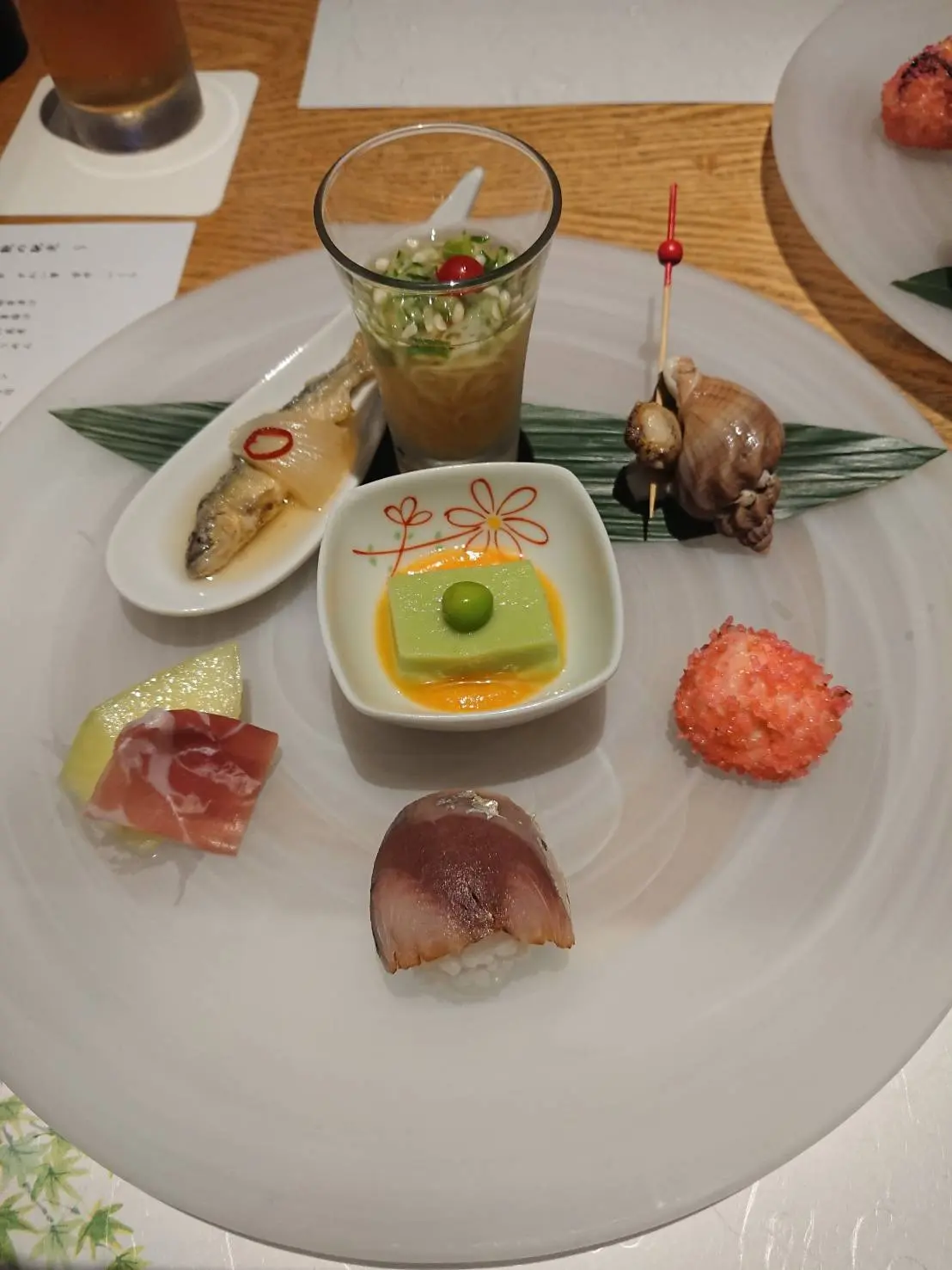 前菜 小鮎南蛮漬け 海老真じょ揚げ つぶ貝の蒸煮 馬鈴薯そうめん 鶯豆富 生ハムメロン 鯖燻製手鞠寿司