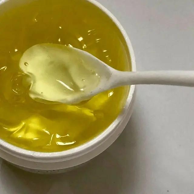 天然色素のイエロージェルクリーム