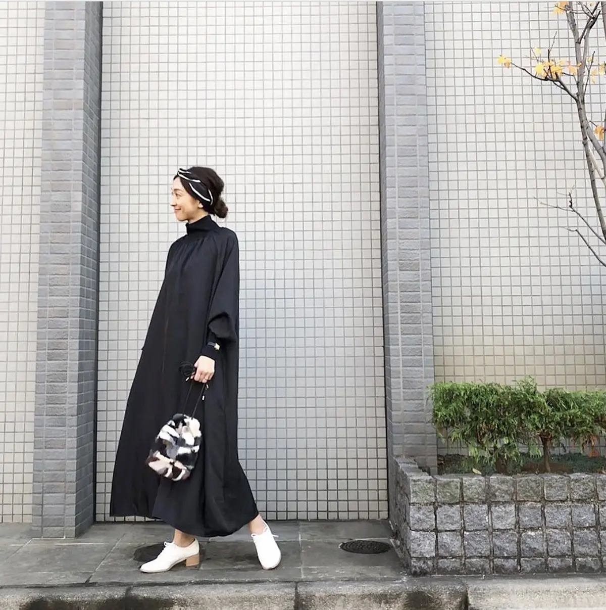 小物で楽しむ黒サテンワンピ❤︎の画像_5