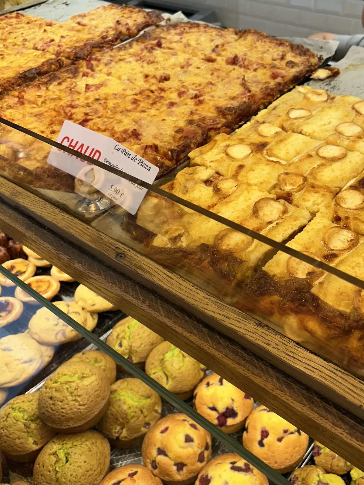 パリ　美味しい　パン屋　ブーランジェリー