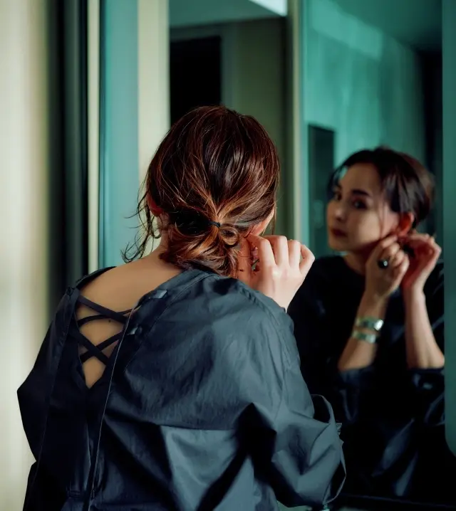 後ろ姿でさりげなく色気を語る