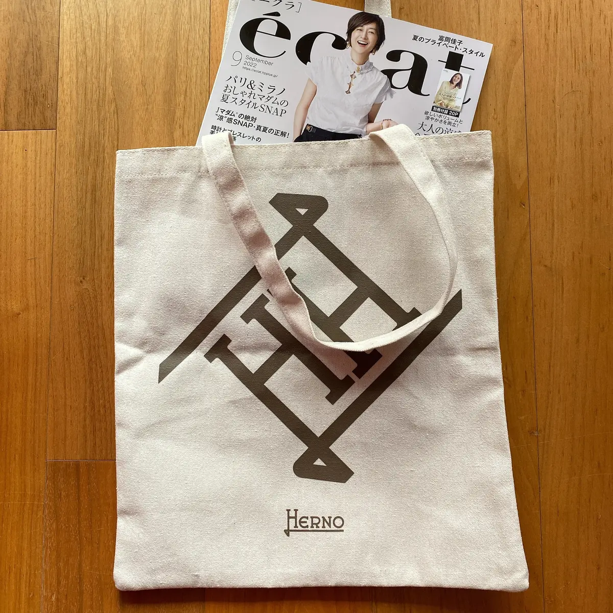 10月号の付録がオシャレ♪HERNO✖️の画像_3