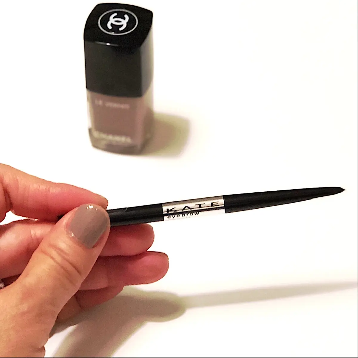 素敵な人のポーチの中身に興味津々の画像_2