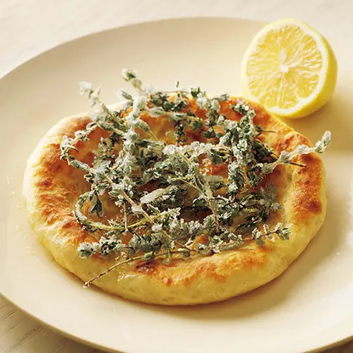 ざまなピッツァの楽しみ方を紹介している。 レモンと蜂蜜とタイムのピッツァ