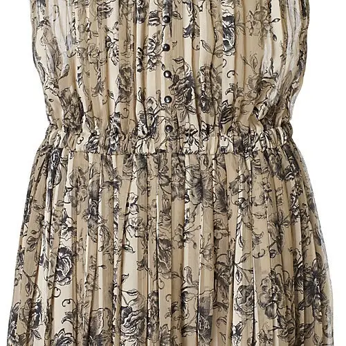 「久しぶり!」の集まりに。華やかさと体型の画像_3