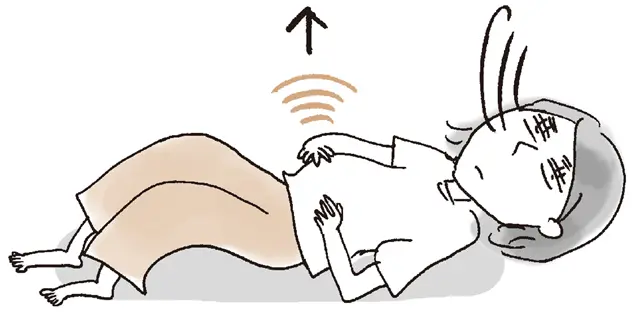 仰向けになり、膝を立て、両足は肩幅程度に開く