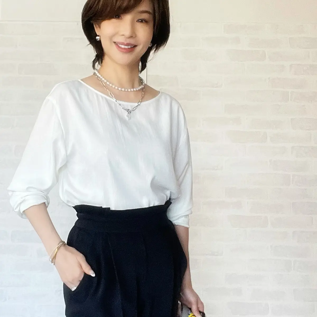 女度高め⭐︎優美なパンツとスニーカーの画像_1