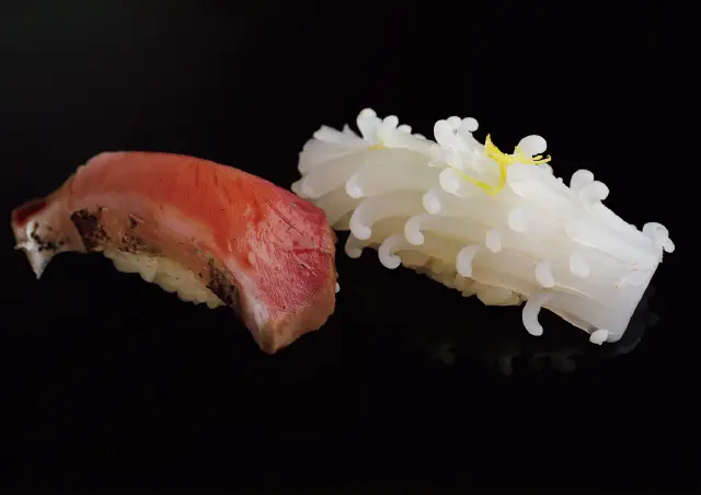 柚子と塩でいただくイカと皮目をさっと炙ったヤイトガツオ