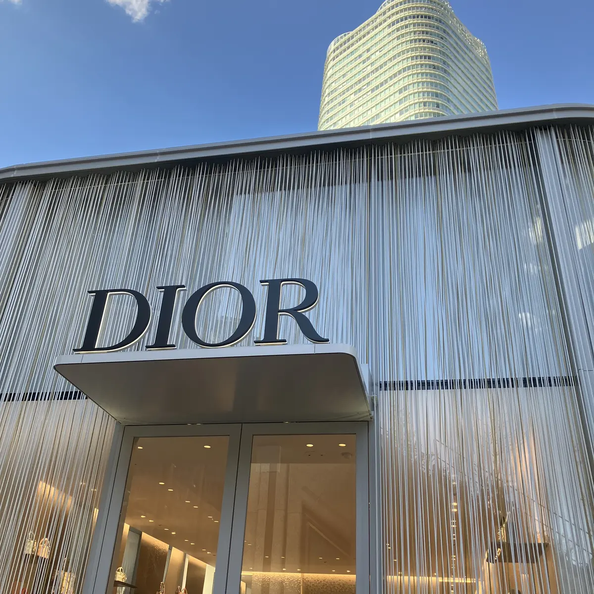 富岡佳子さんも来場！　「ディオール 麻布の画像_1