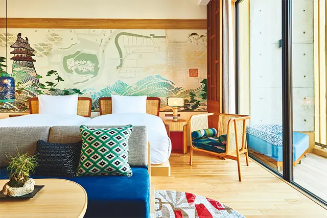 客室には、犬山城から木曽川、城下 町を描いたアートウォールを設置。ヘ ッドボードが鵜飼の木船をモチーフに していたり、デザインの秘密を解くの も楽しい