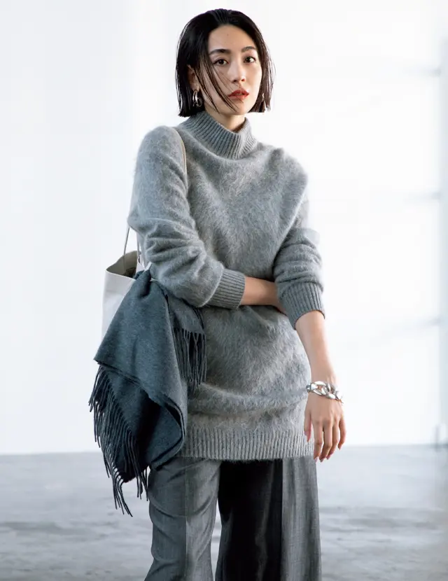 グレーのワントーンスタイルのLIZA