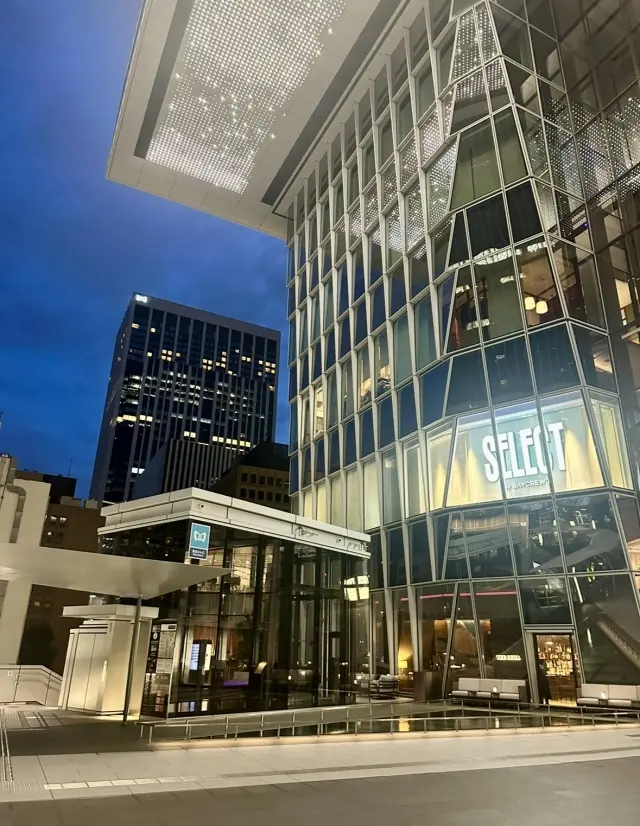 夜のお出かけは、秋を意識したワンピースでの画像_2