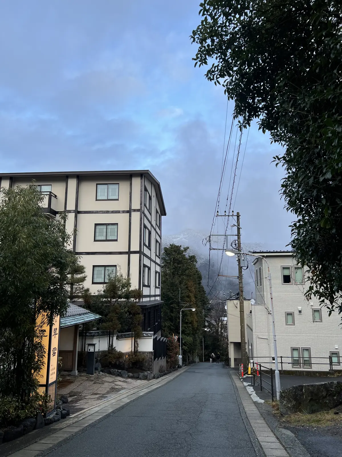 お宿の近くも風情があって素敵でした。ゾーイちゃんとお散歩！