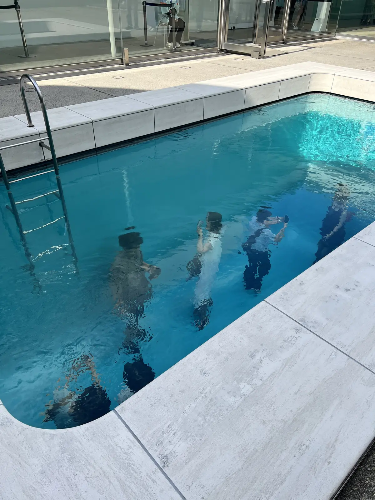 スイミング・プール