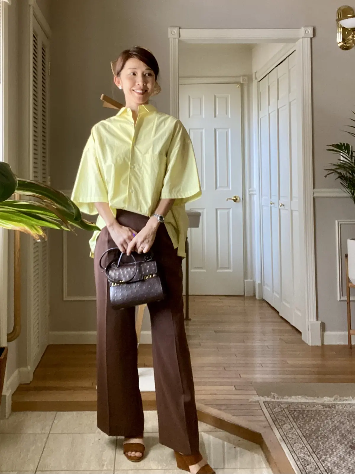 イエローのビッグシャツコーデの画像_2