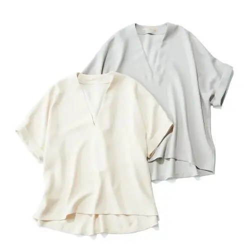 E by eclat とろみVネックブラウス ￥12,100