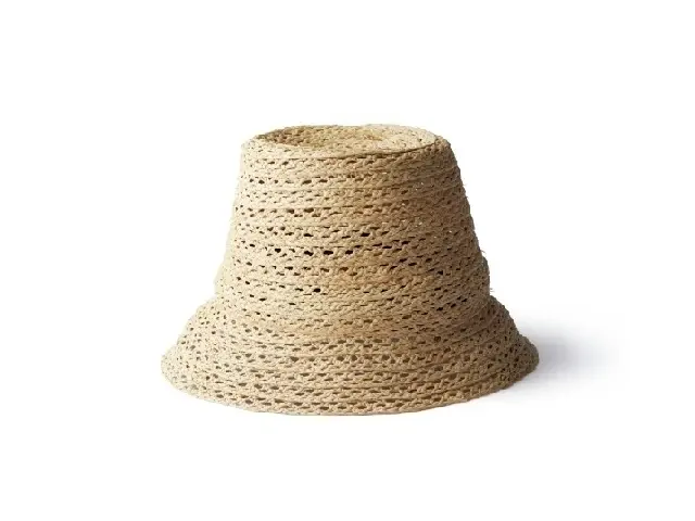 レース模様のラフィアのブレードをバケット型に。帽子「Raffia Lace High Crown Hat」￥17,600／マリホジャ　