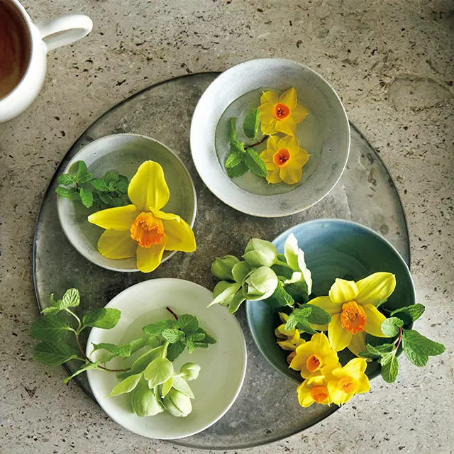 ミニボウルに浮かべて トレイにひとまとめ