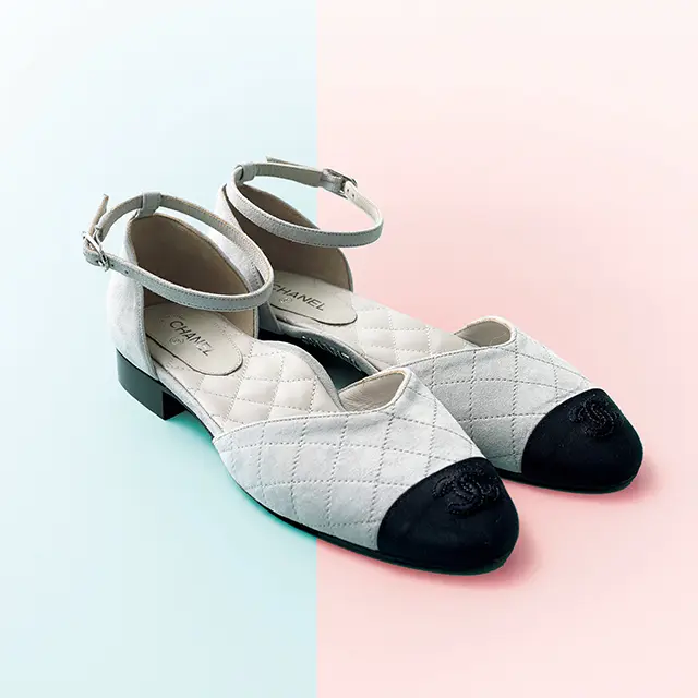 シャネルのバイカラー シューズ