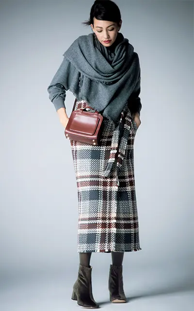 タイツとショートブーツの色を合わせる