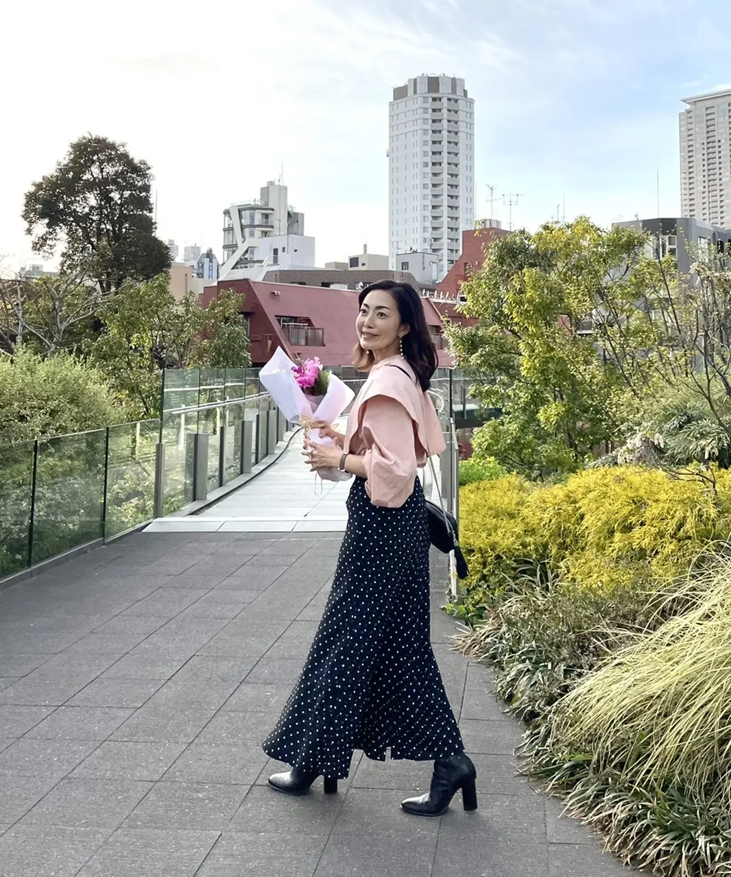 きれい色ブラウスを着て東京ミッドタウンでの画像_5