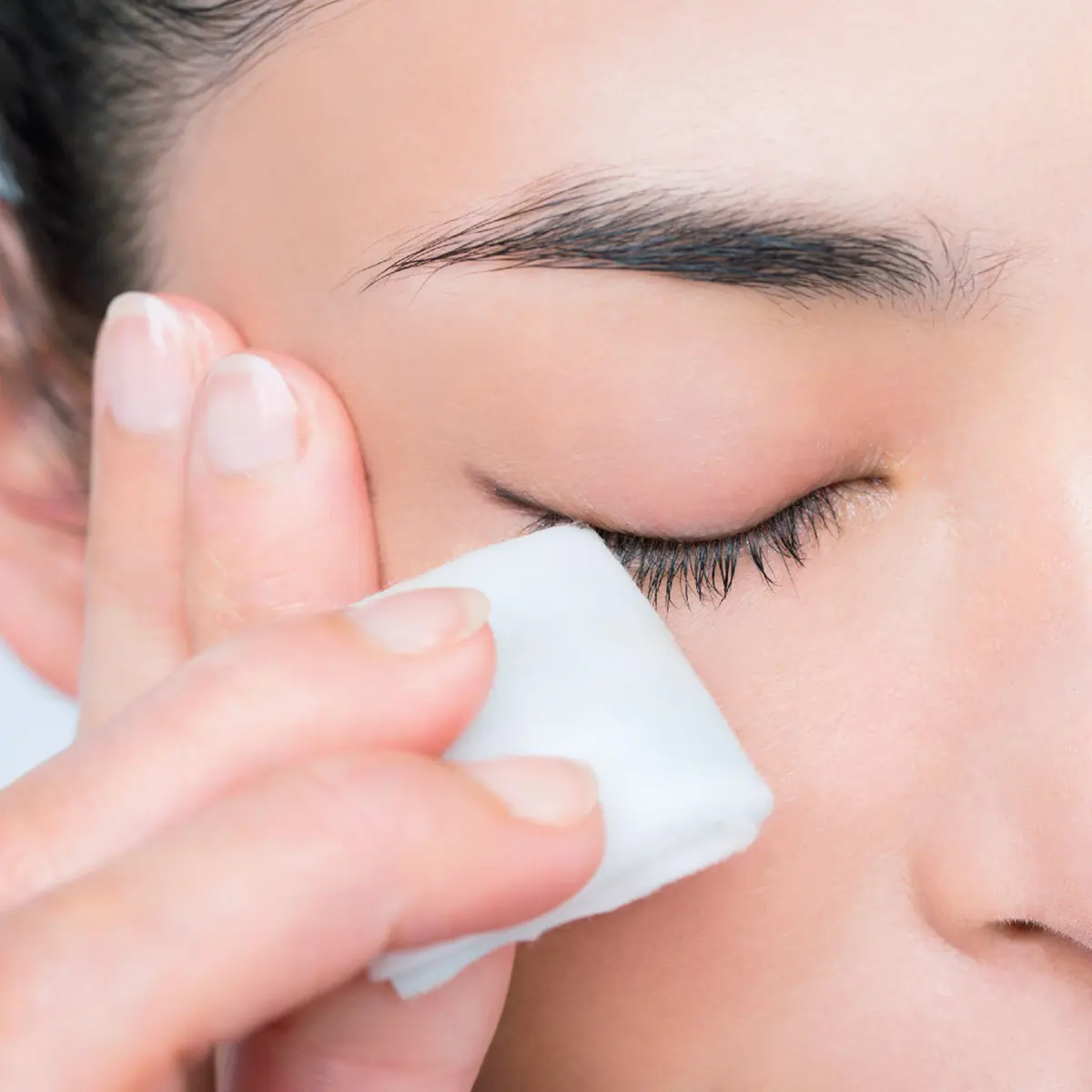 落ちにくいアイメイクをオフする「極・大人の画像_4