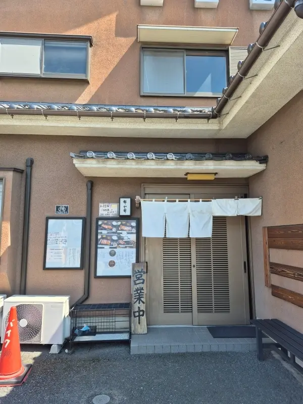 今が見ごろのバラ園と｢孤独のグルメ｣で人の画像_10