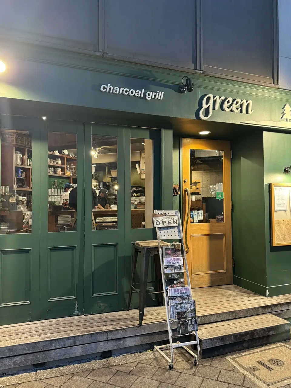 charcoal grill GREEN 馬車道 外観