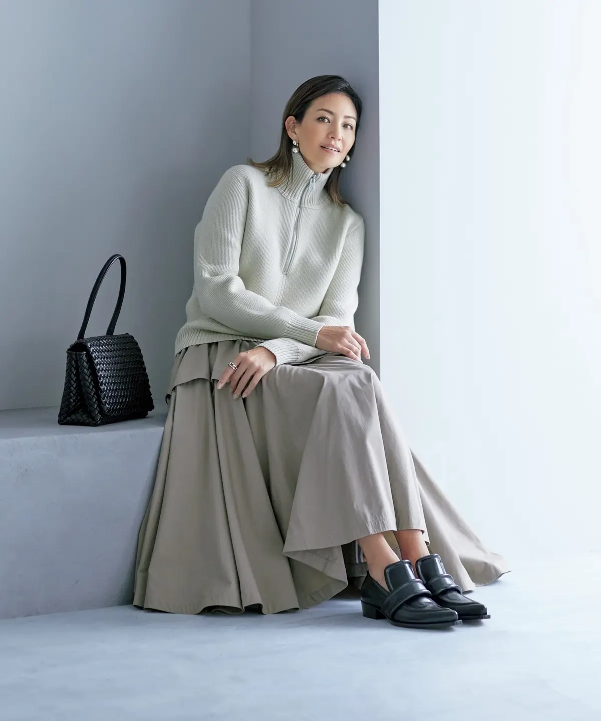 インパクトのあるローファーがモード感を呼び込む