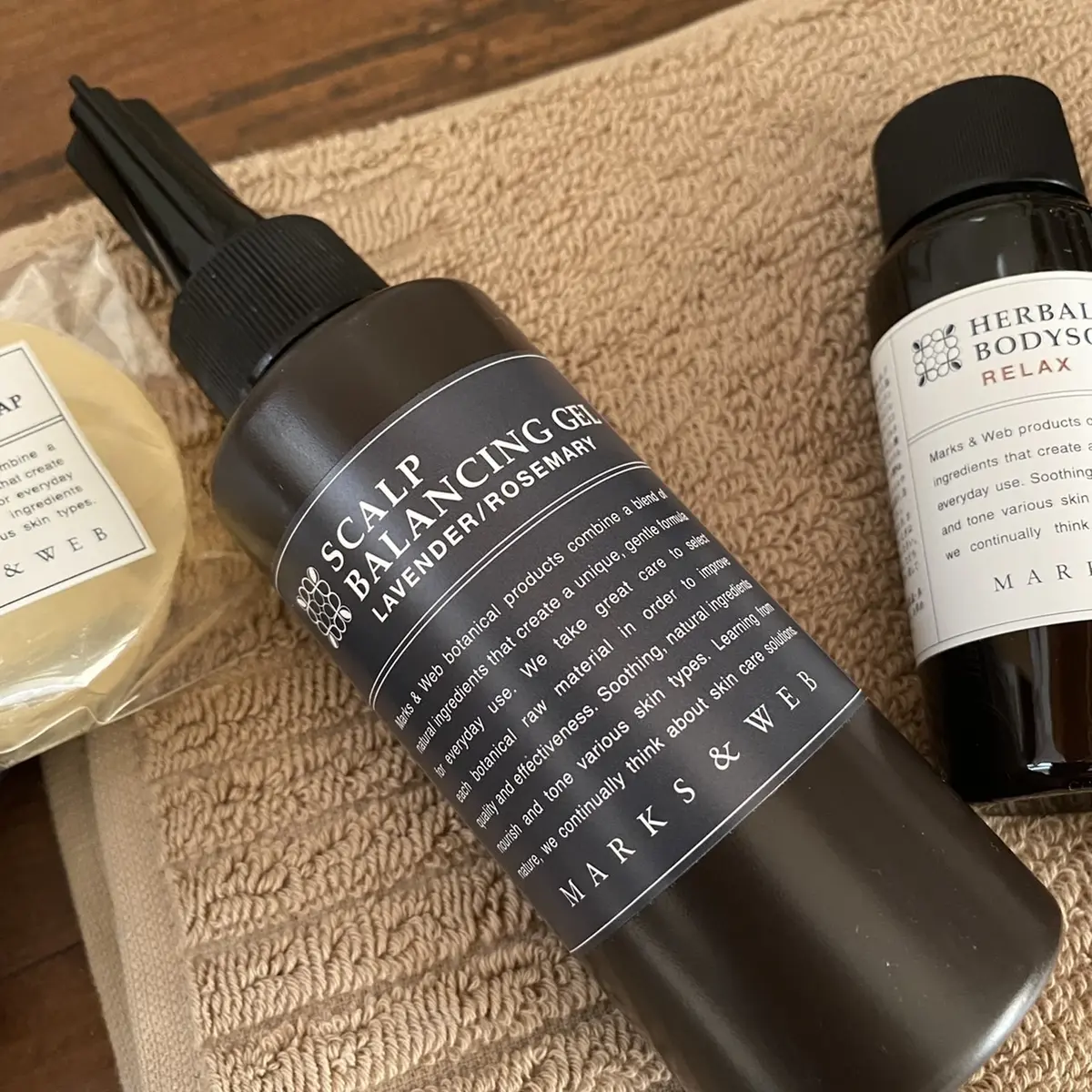 マークスアンドウェブ　ハーバルスカルプバランシングジェル