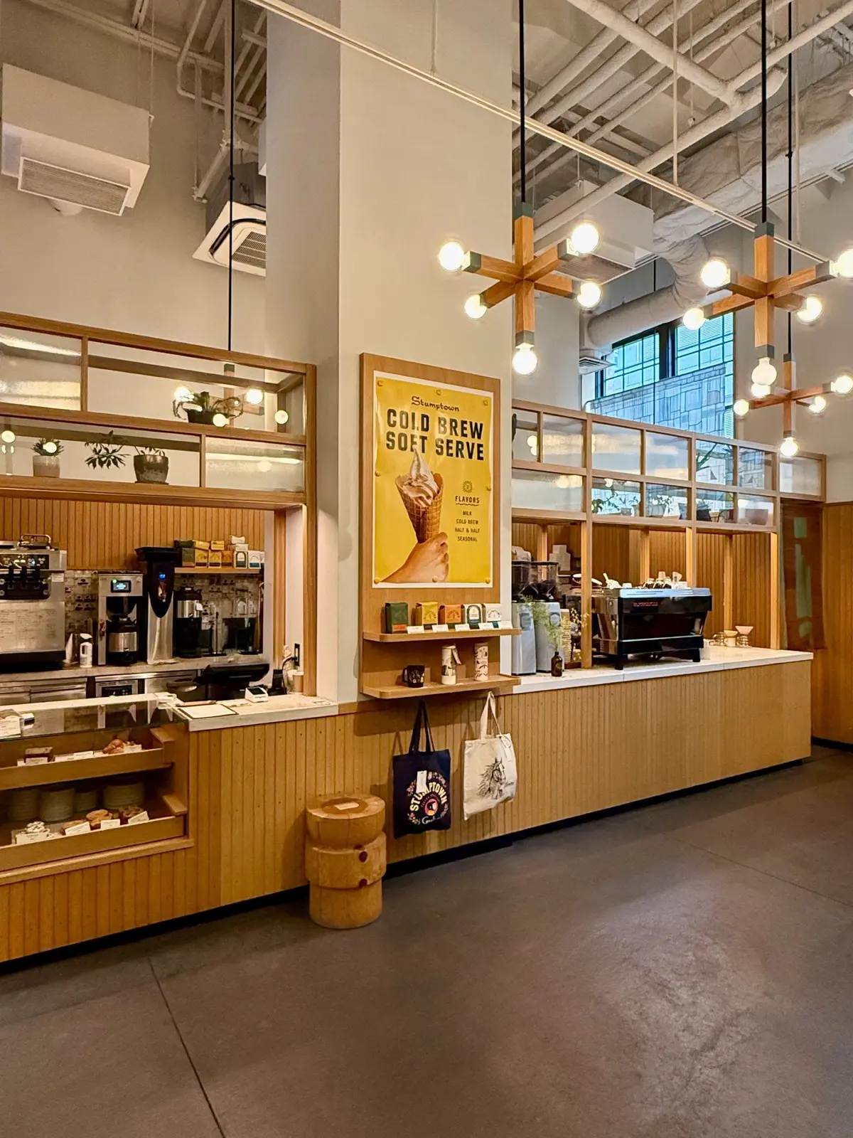 「STUMPTOWN COFFEE ROASTERS 」京都エースホテル　店内写真