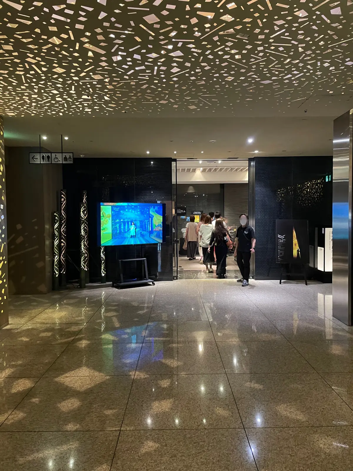 入り口、キラキラ天井、Immersive Museum TOKYO 2023、イマーシブミュージアムTOKYO 2023、ミュージアム入り口、入り口
