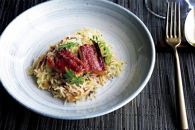 鰻の ビリヤニ。蒲焼き風に 焼き上げた鰻に山椒の 香りを添えて