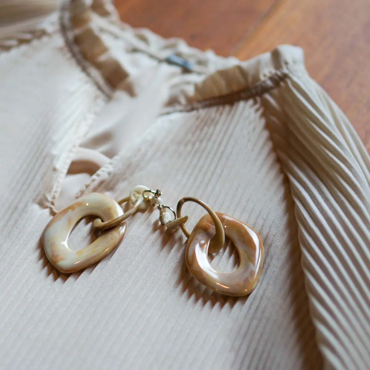 大人の肌を綺麗に見せてくれるバニラ色ブラの画像_2